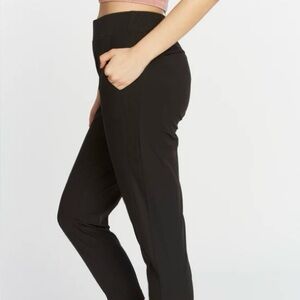 Stylish High-rise Tapered Pant w/ Functional Pockets